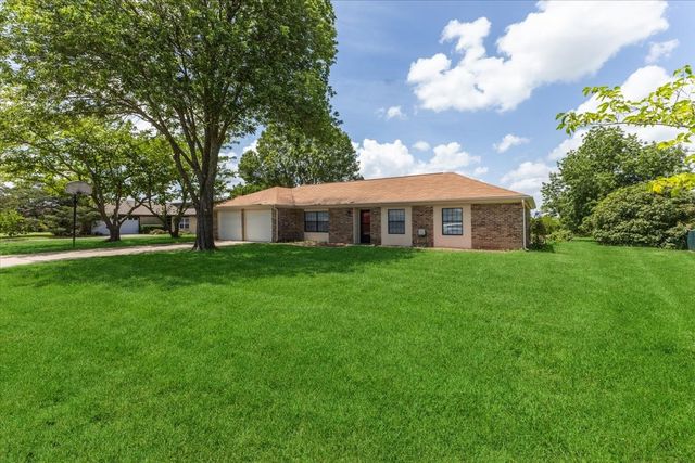 310 Pebble Creek Lane, Red Oak, TX 75154