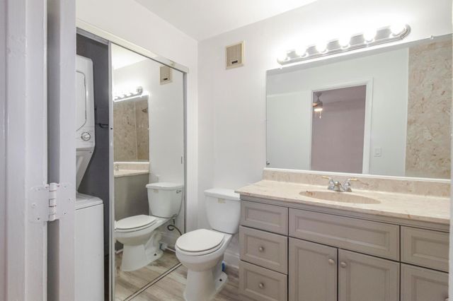 21 Crossing Circle Circle B, Boynton Beach, FL 33435