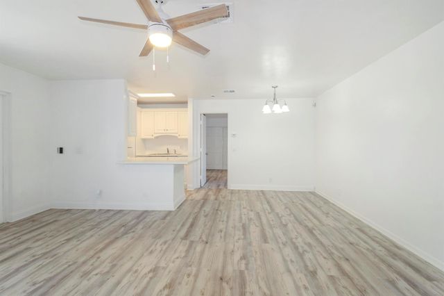 21 Crossing Circle Circle B, Boynton Beach, FL 33435