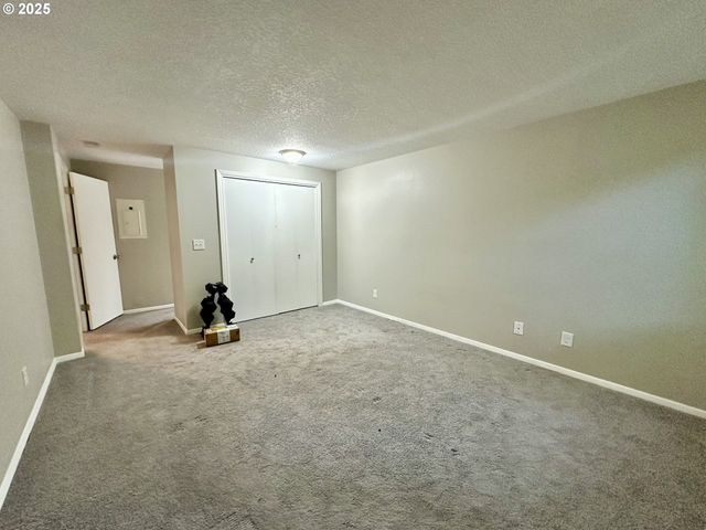 7612 Sw CRESMOOR Dr, Beaverton, OR 97008