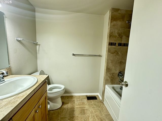 7612 Sw CRESMOOR Dr, Beaverton, OR 97008