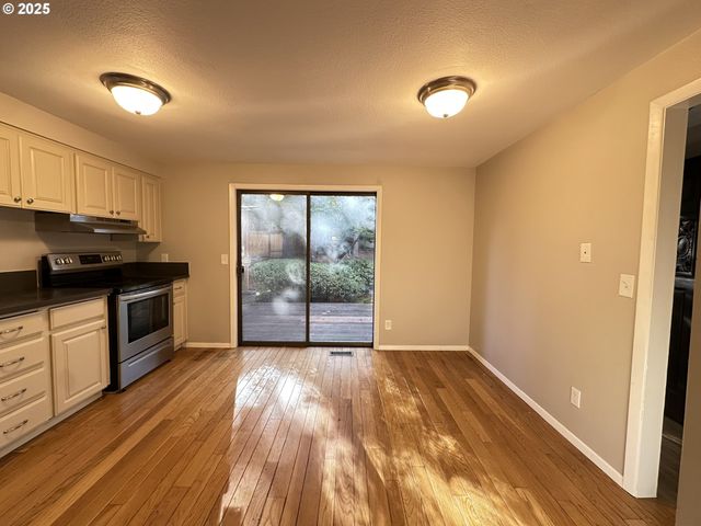 7612 Sw CRESMOOR Dr, Beaverton, OR 97008