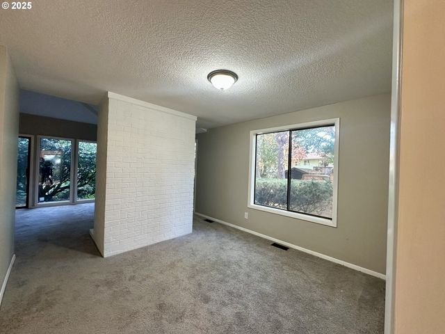 7612 Sw CRESMOOR Dr, Beaverton, OR 97008