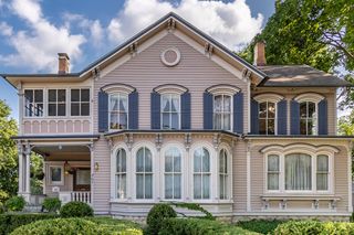 467 E Chicago Street, Elgin, IL 60120