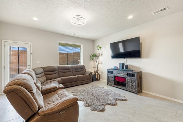 4317 Skyline Loop NE, Rio Rancho, NM 87144