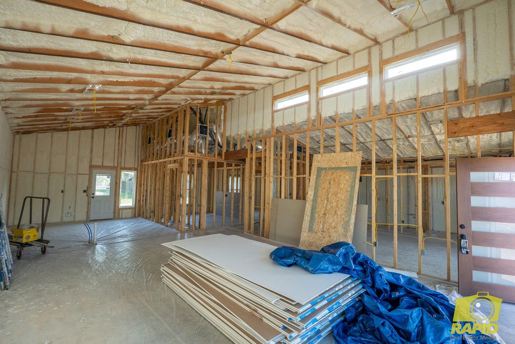 Image 3 of property listing at 318 Lake View Heroes Drive, San Angelo, TX 76903