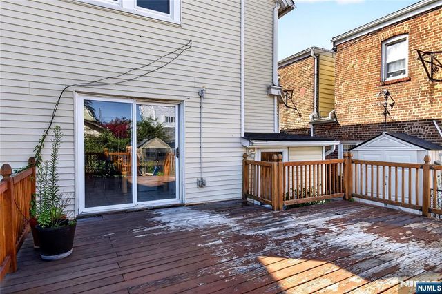 6 Lincoln Place, East Rutherford, NJ 07073