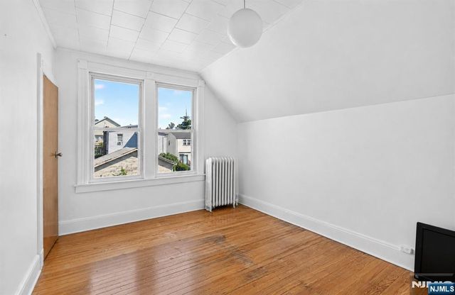 6 Lincoln Place, East Rutherford, NJ 07073
