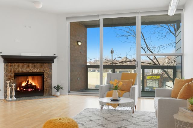 1228 EMERSON Street 304, Evanston, IL 60201