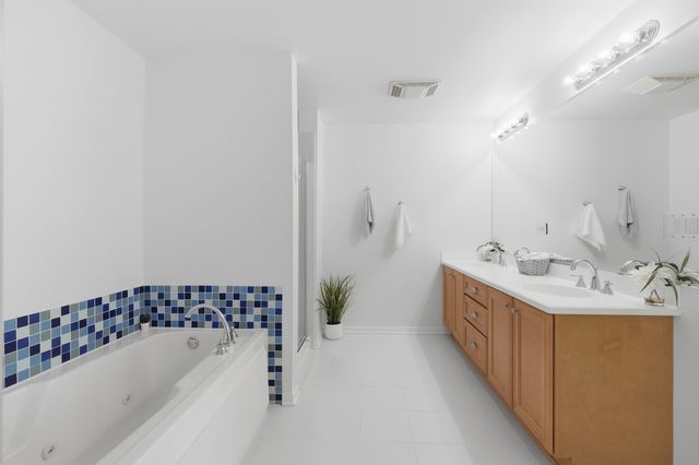 1228 EMERSON Street 304, Evanston, IL 60201