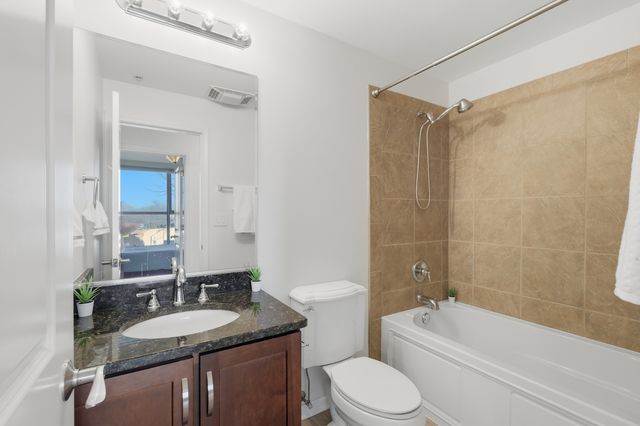 1228 EMERSON Street 304, Evanston, IL 60201