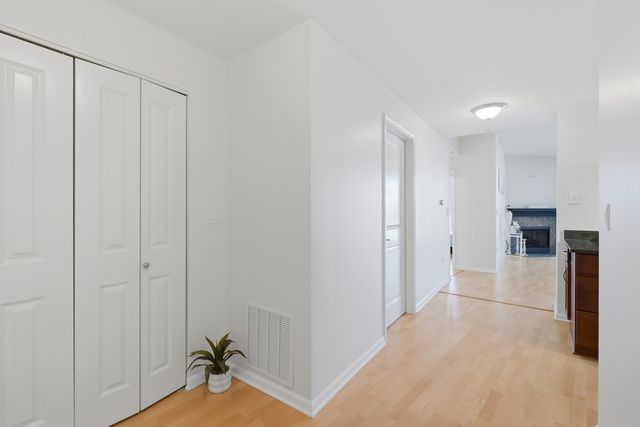 1228 EMERSON Street 304, Evanston, IL 60201