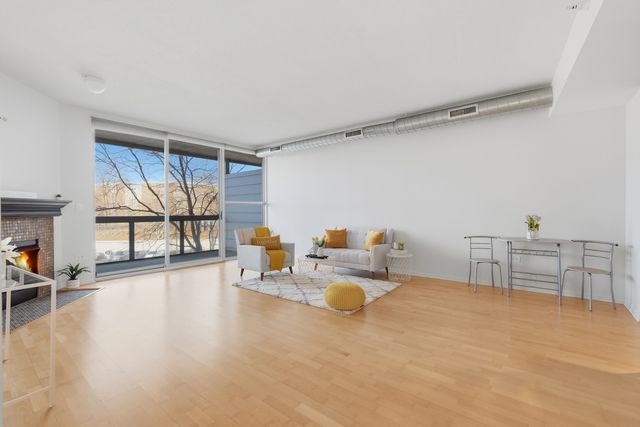 1228 EMERSON Street 304, Evanston, IL 60201