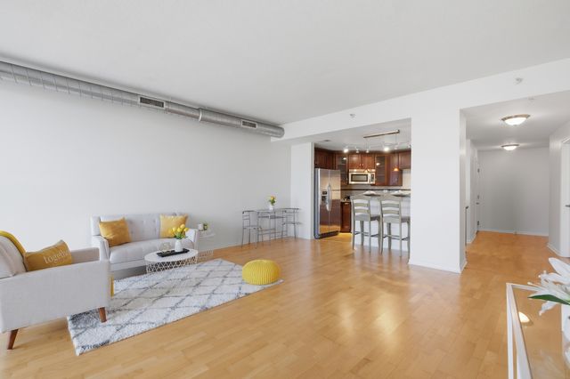 1228 EMERSON Street 304, Evanston, IL 60201