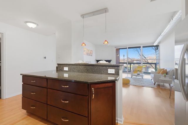 1228 EMERSON Street 304, Evanston, IL 60201