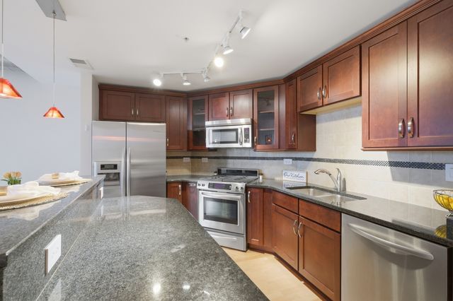 1228 EMERSON Street 304, Evanston, IL 60201