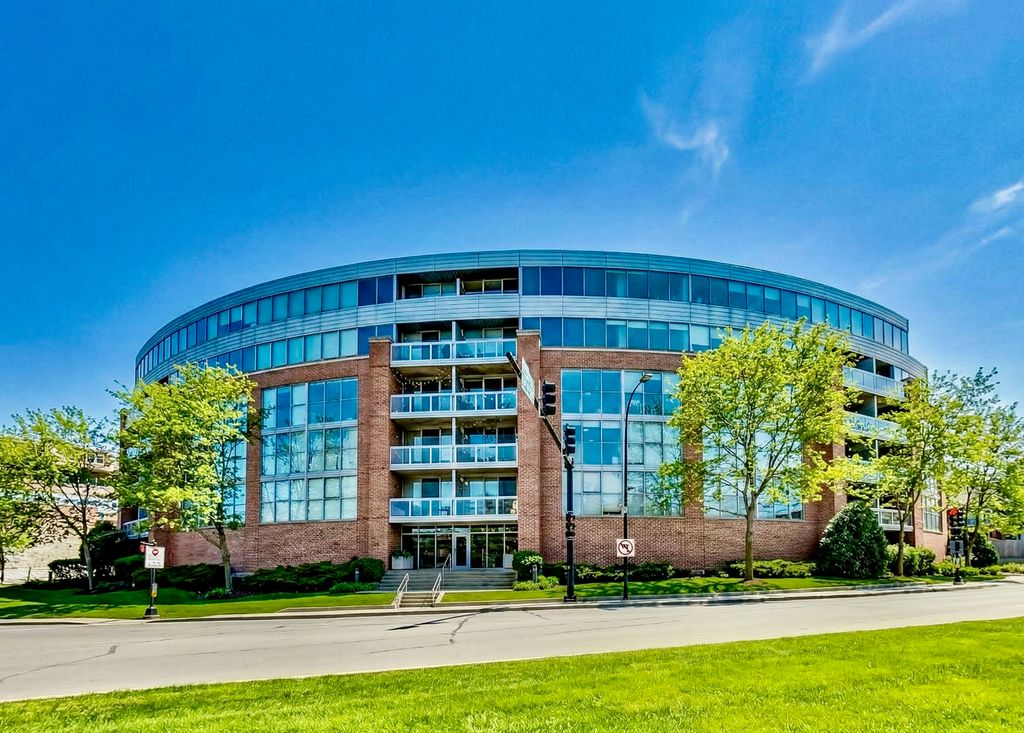 1228 EMERSON Street 304, Evanston, IL 60201