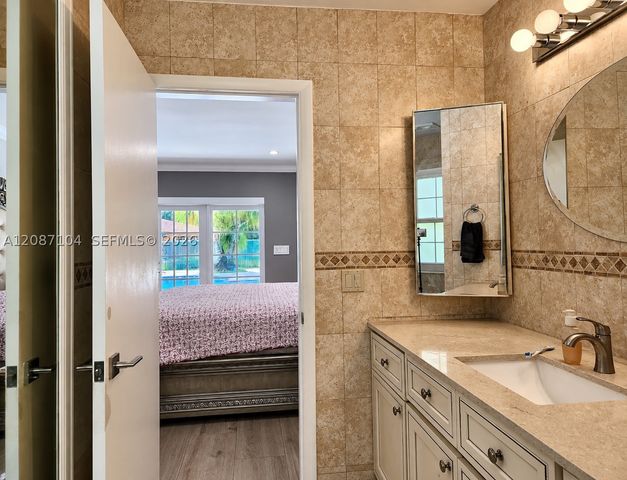 580 NW 66th Ave, Plantation, FL 33317
