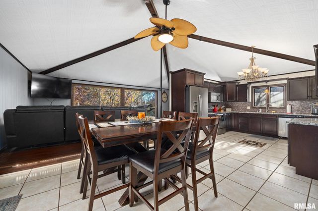 612 W BITTERSWEET Road, Washington, IL 61571