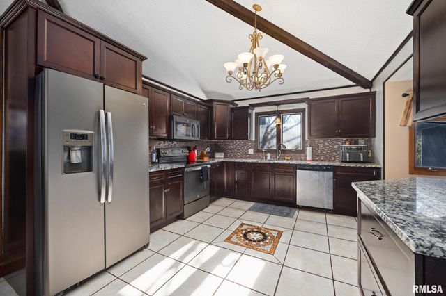 612 W BITTERSWEET Road, Washington, IL 61571