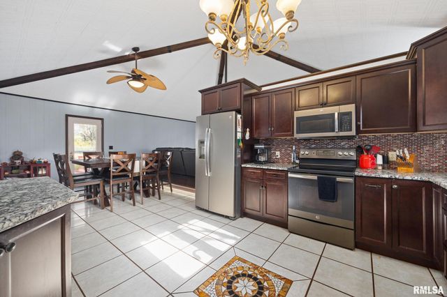 612 W BITTERSWEET Road, Washington, IL 61571