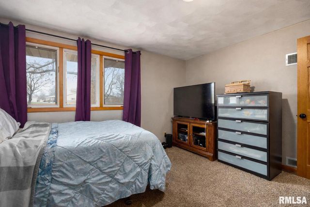 612 W BITTERSWEET Road, Washington, IL 61571