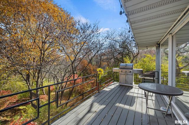 612 W BITTERSWEET Road, Washington, IL 61571