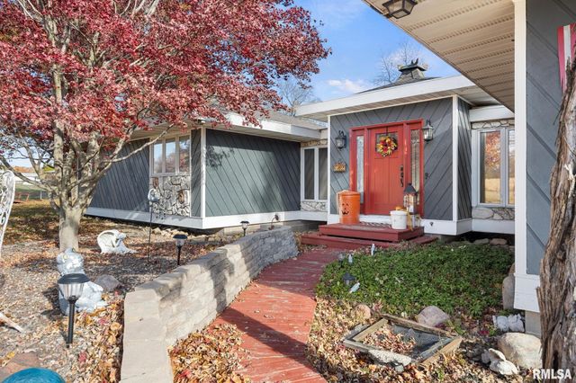 612 W BITTERSWEET Road, Washington, IL 61571