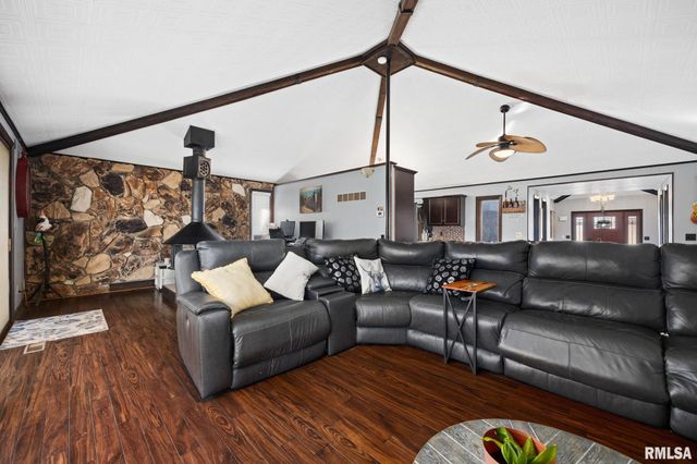 612 W BITTERSWEET Road, Washington, IL 61571