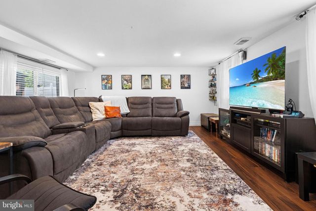 185 RAMBLEWOOD PKWY, Mount Laurel, NJ 08054