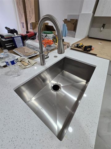 1800 W 54th St 409, Hialeah, FL 33012