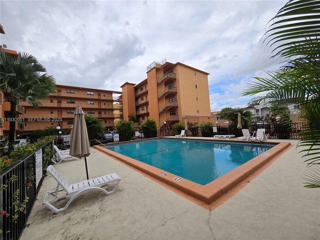 1800 W 54th St 409, Hialeah, FL 33012