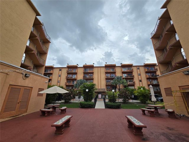 1800 W 54th St 409, Hialeah, FL 33012