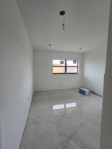 1800 W 54th St 409, Hialeah, FL 33012