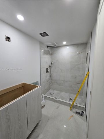 1800 W 54th St 409, Hialeah, FL 33012