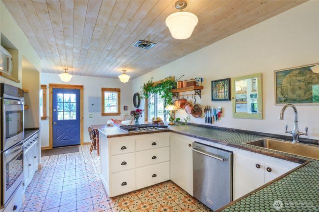 2513 W Edgewood Drive, Port Angeles, WA 98363