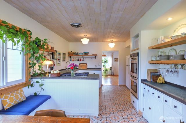 2513 W Edgewood Drive, Port Angeles, WA 98363