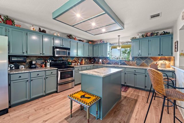 701 Berry LN, Georgetown, TX 78626