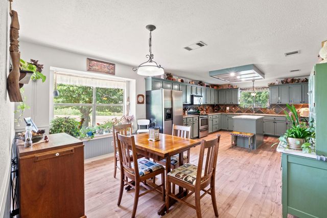 701 Berry LN, Georgetown, TX 78626