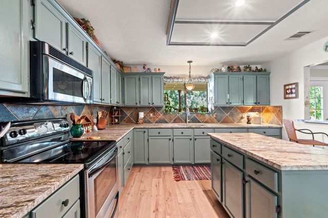 701 Berry LN, Georgetown, TX 78626