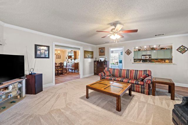 701 Berry LN, Georgetown, TX 78626