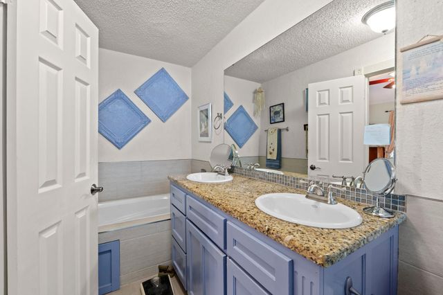 701 Berry LN, Georgetown, TX 78626