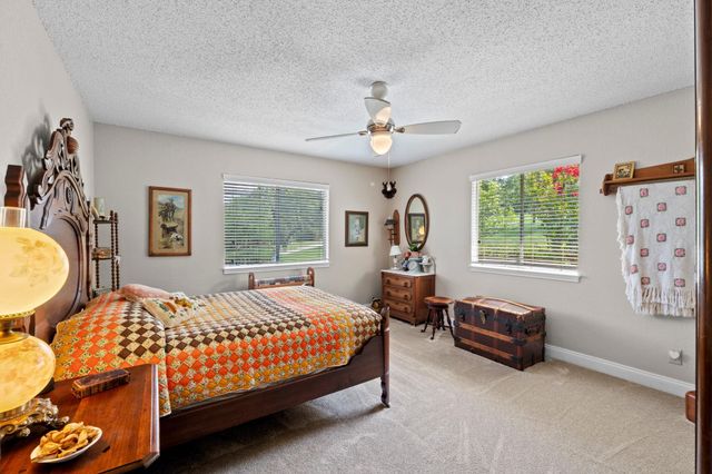 701 Berry LN, Georgetown, TX 78626
