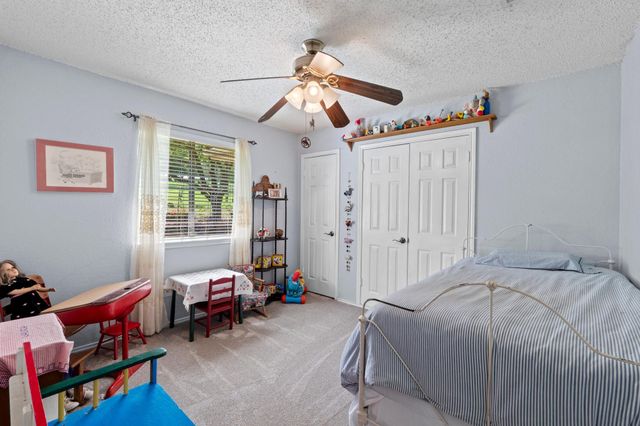 701 Berry LN, Georgetown, TX 78626