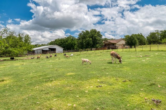 701 Berry LN, Georgetown, TX 78626