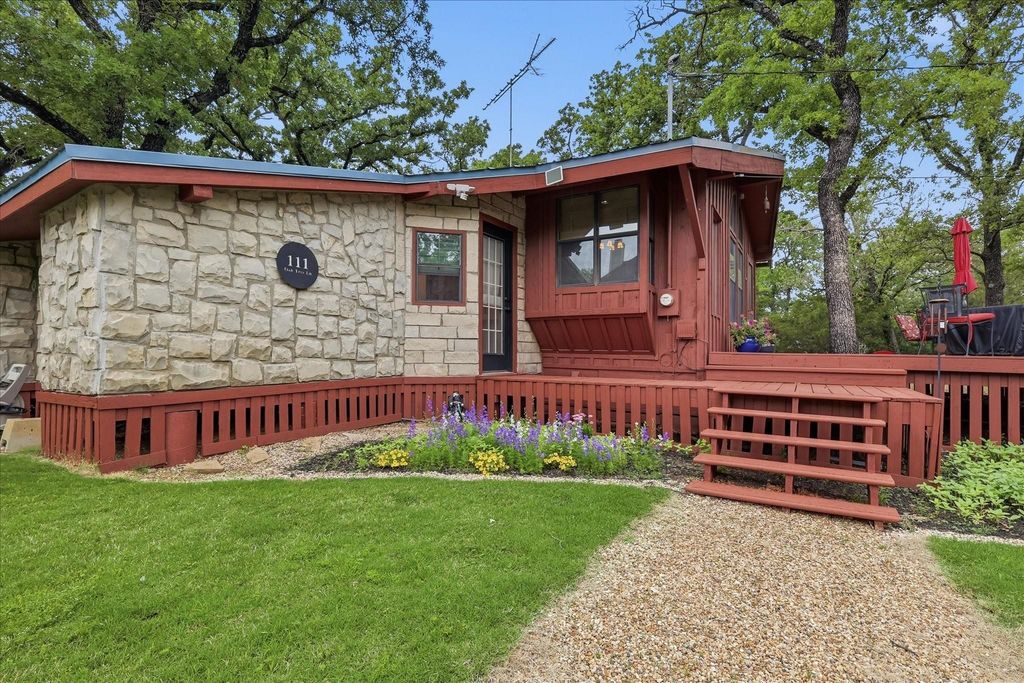 111 Oak Tree Lane, Hickory Creek, TX 75065