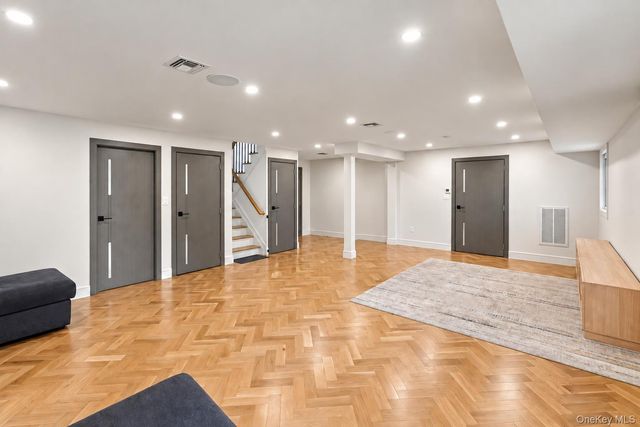 716 Oakland Avenue, Cedarhurst, NY 11516