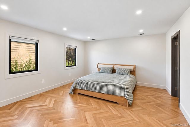 716 Oakland Avenue, Cedarhurst, NY 11516