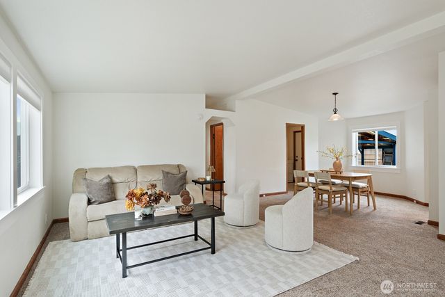 1915 N 33rd Place, Mount Vernon, WA 98273