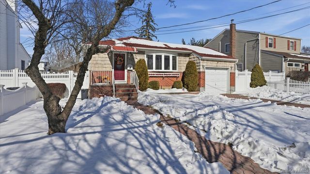 2761 Preston Place, North Bellmore, NY 11710